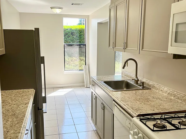 44 Shrewsbury Green Dr #A — Photo 5