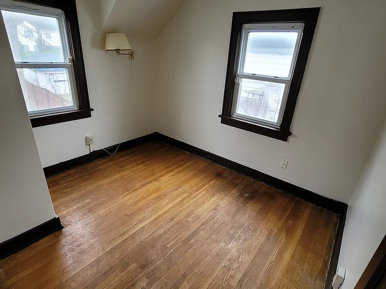 1213 Herman Ave — Photo 3