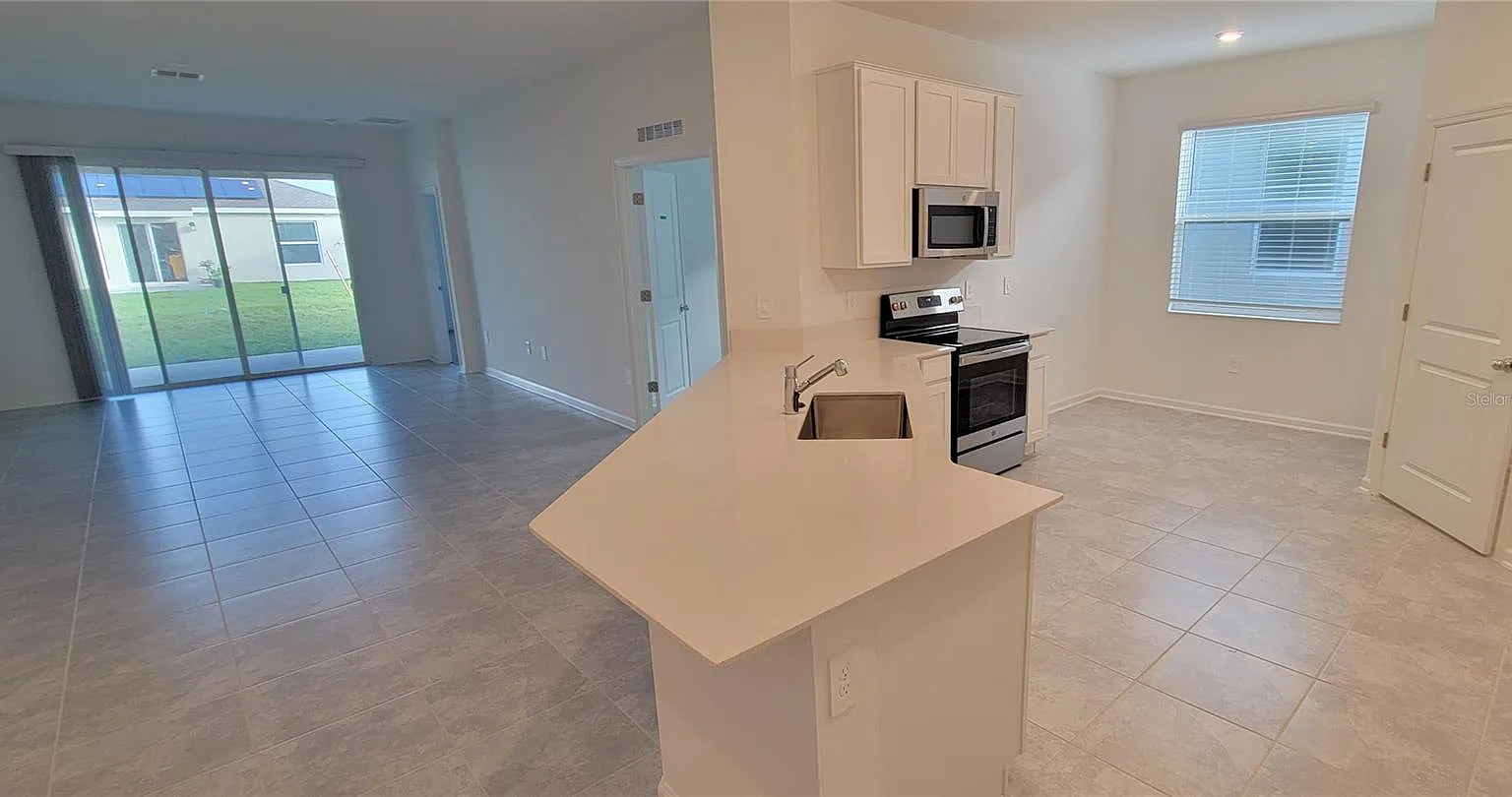 4 bed, 2109 sqft, $2,245 — Photo 4
