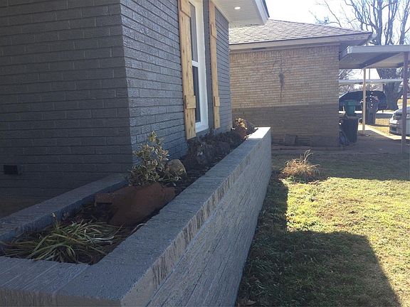 3rd image of 1504 N Libby Ave