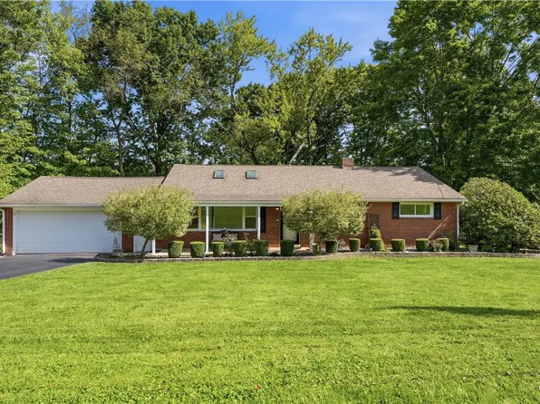 2970 Melvin Dr, New Castle, PA 16105