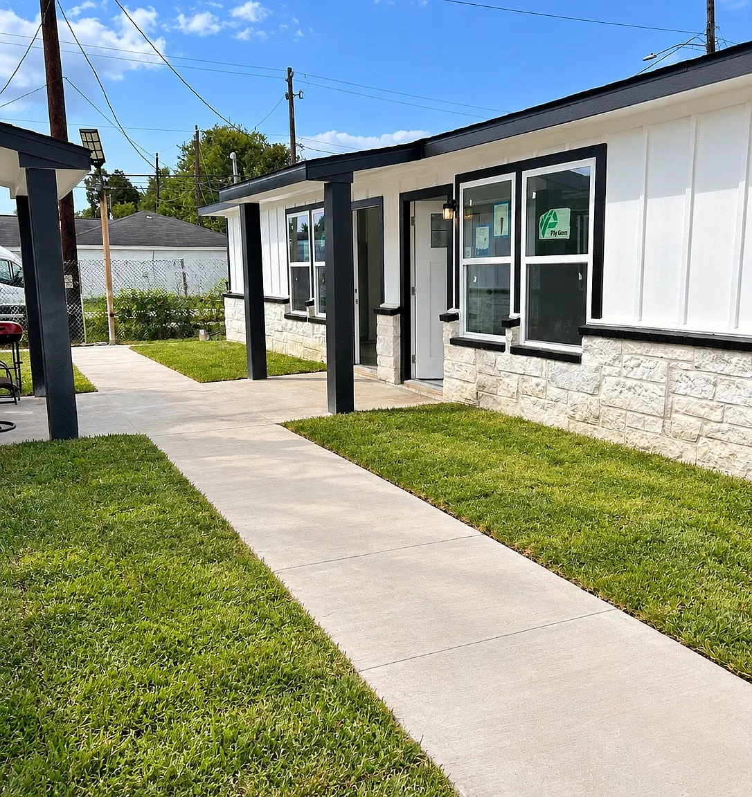 2 bed, 700 sqft, $1,250 — Photo 1