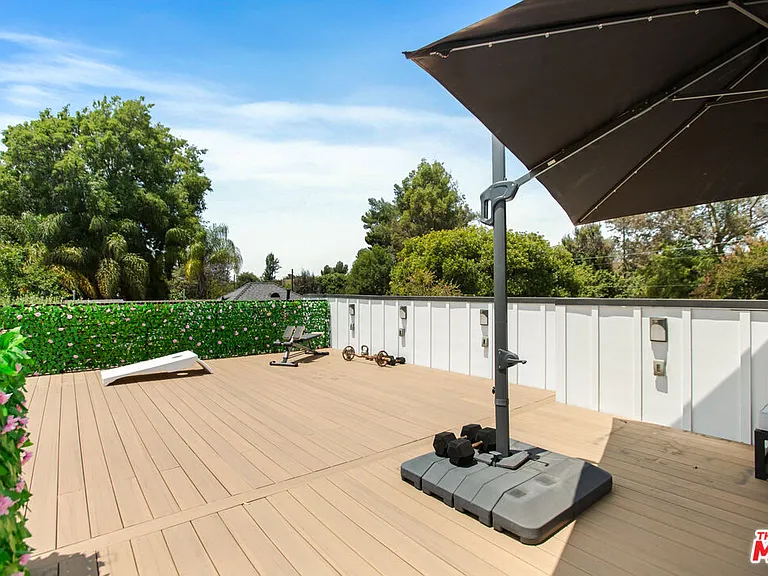14146 Hortense St — Photo 12