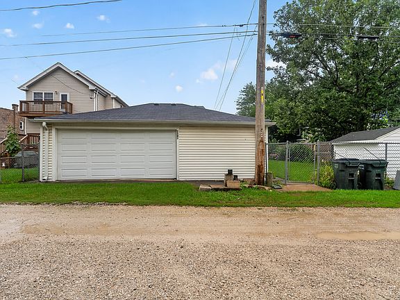 3rd image of 3341 Prairie Ave