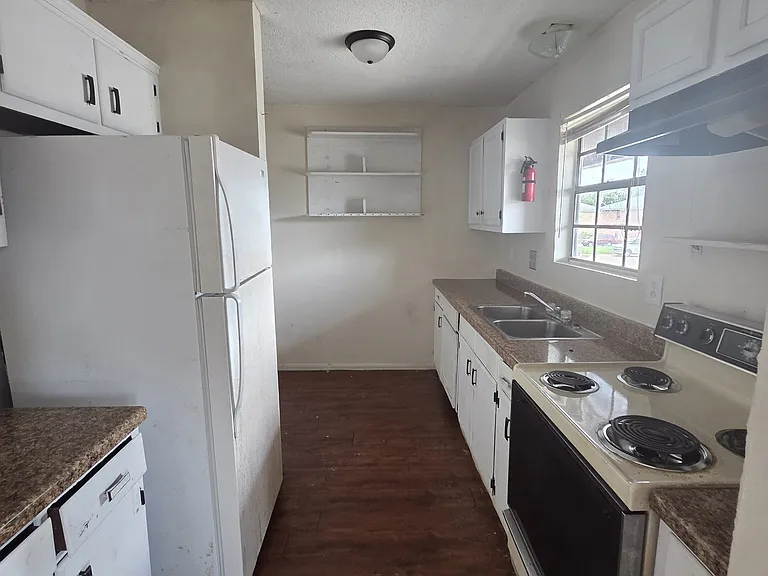202 Belgium St #C — Photo 2
