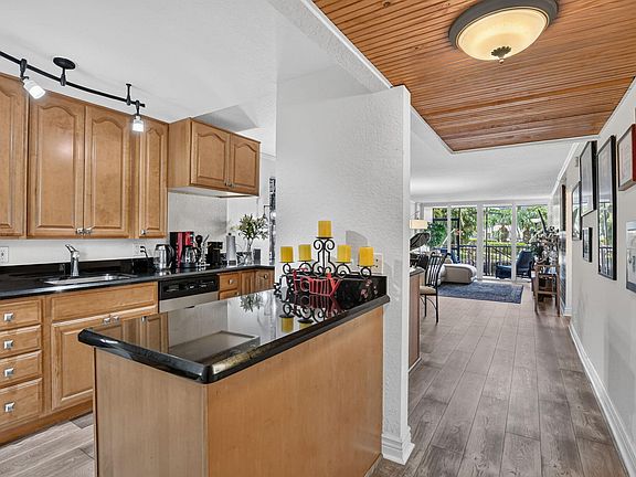 4th image of 3 Royal Palm Way #102