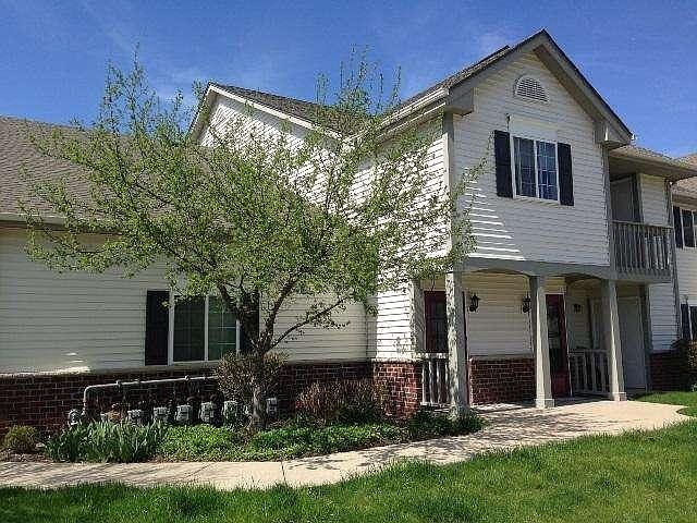 2nd image of 596 Pewaukee Rd