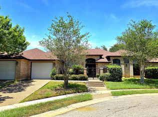 8101 Purtzer Dr, Laredo, TX 78045