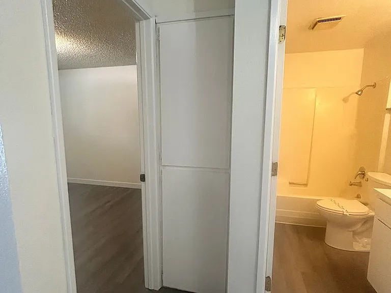 9100 NE 15th Ave — Photo 11