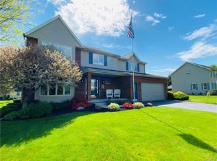 4 Stoneridge Ln, Akron, NY 14001
