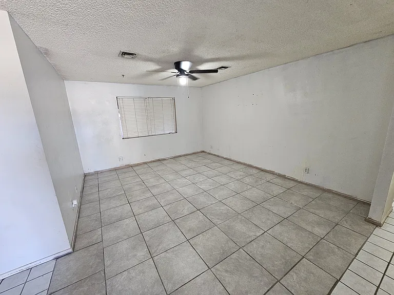 4417 W 16th Ln — Photo 10