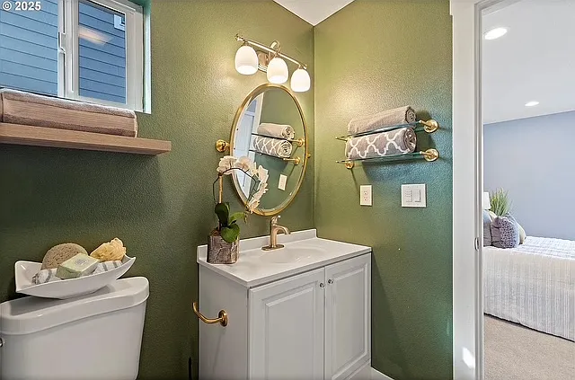 570 NE 55th Ave — Photo 18