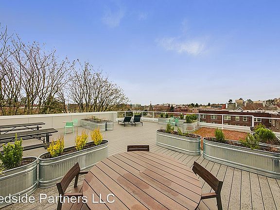 3rd image of 1715 12th Ave Unit 305