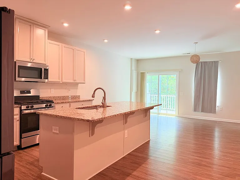 121 Capeside Ct — Photo 3