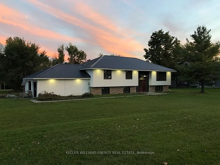 497 Wellington Main St — Photo 1