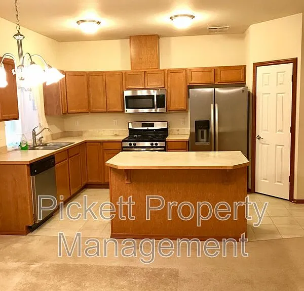 6710 Takota Pl NE — Photo 3