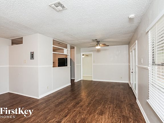 3rd image of 2403 Ingleside Dr