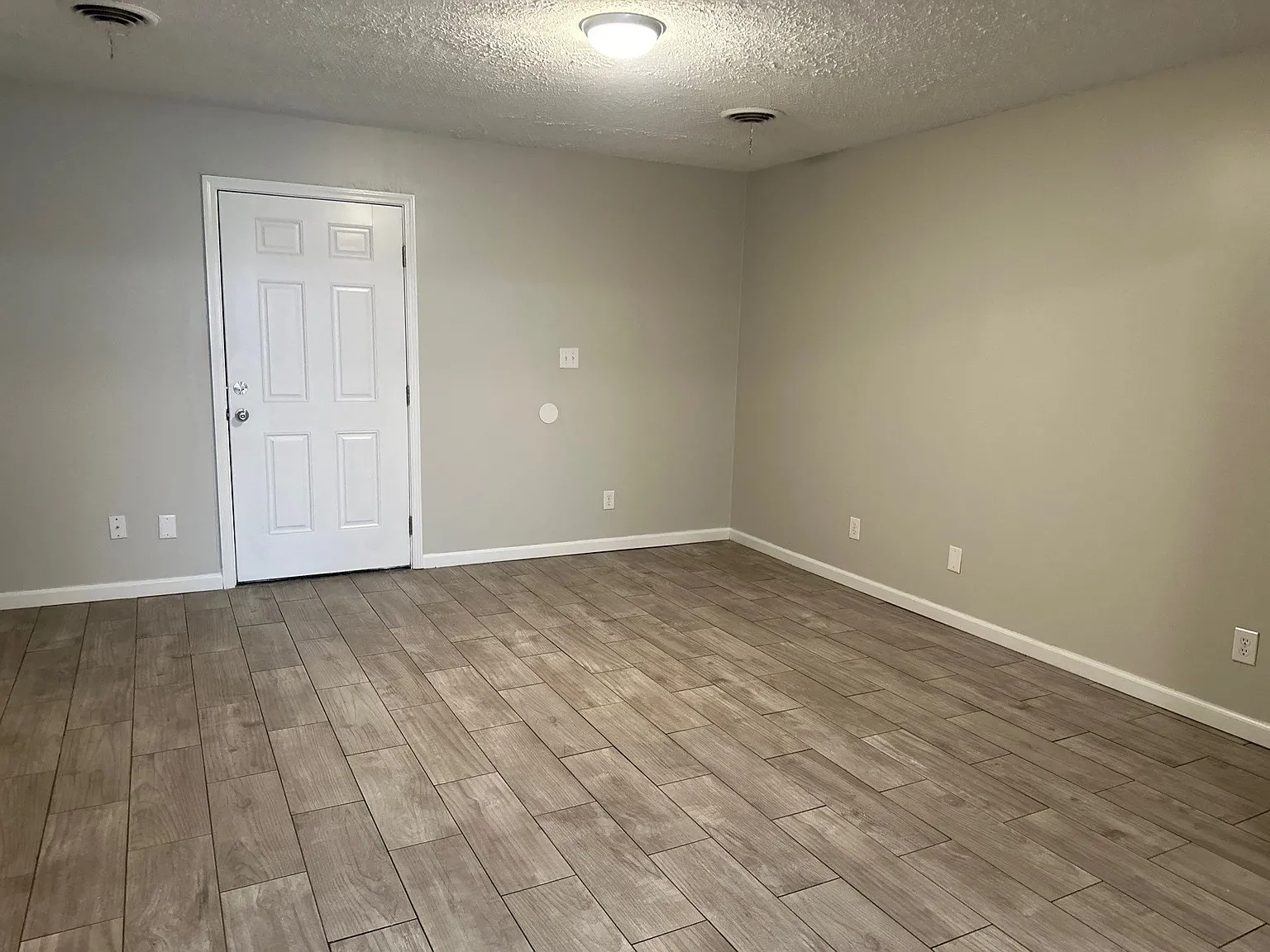 3 bed, 1201 sqft, $1,450 — Photo 4