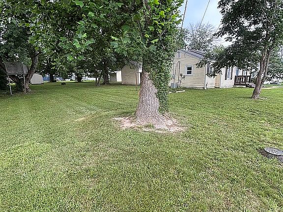3rd image of 804 E Hunt St