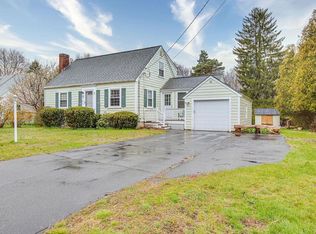7 Selfridge Rd, Bedford, MA 01730