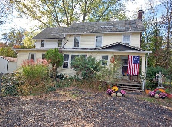 2nd image of 211 Bennett Rd