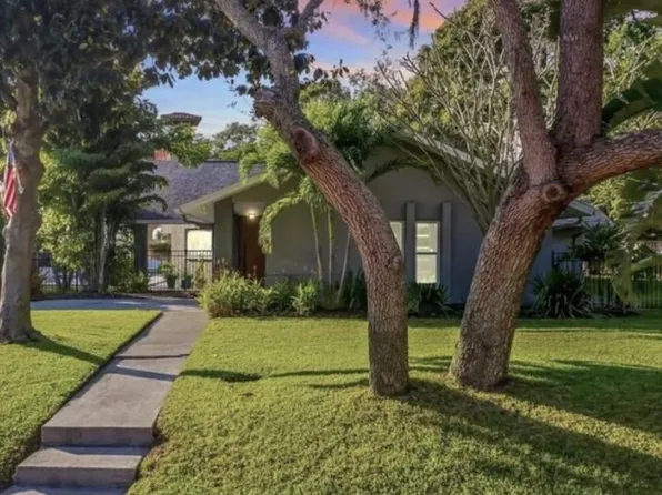 2165 Serpentine Cir S, Saint Petersburg, FL 33712