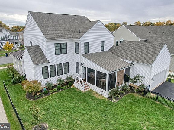 5th image of 795 Idlewyld Dr