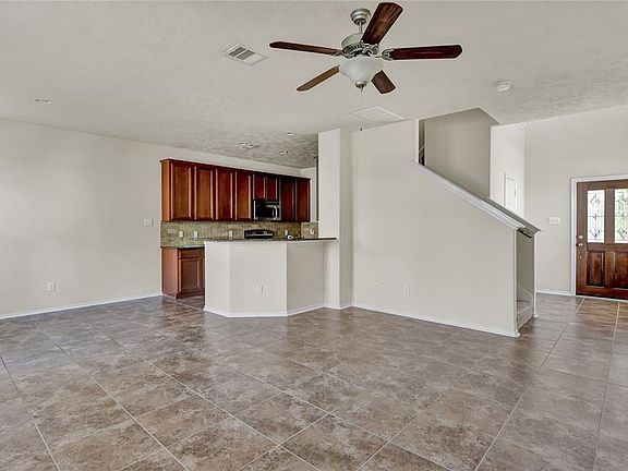5th image of 18 Fairlee Ct