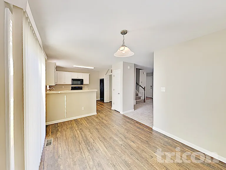 2809 Erinridge Rd — Photo 4