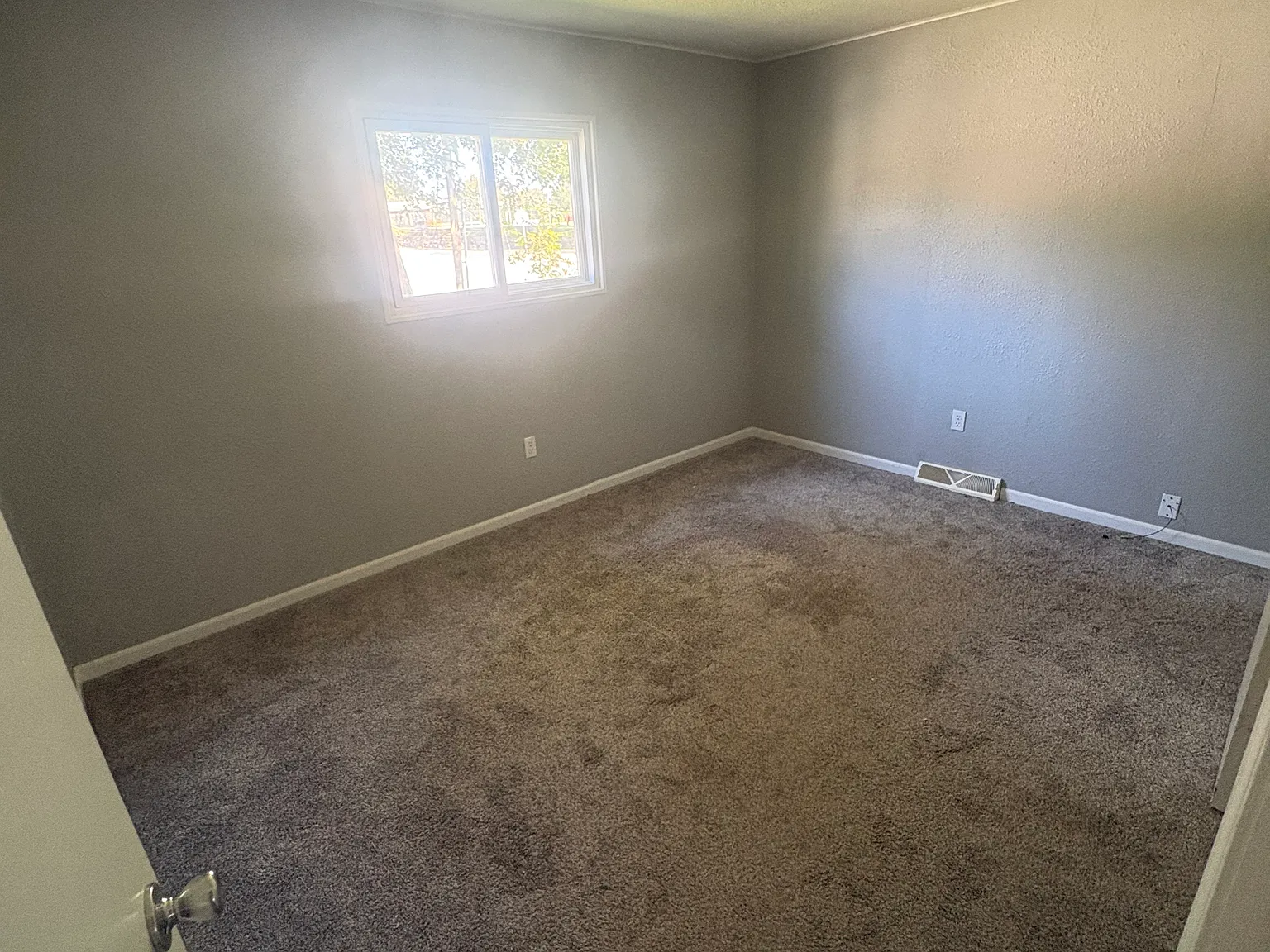 3 bed, 1056 sqft, $1,025 — Photo 3
