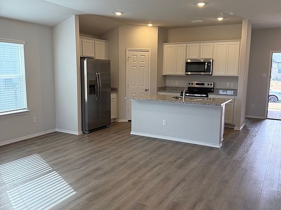 3rd image of 2808 Taddy Rd