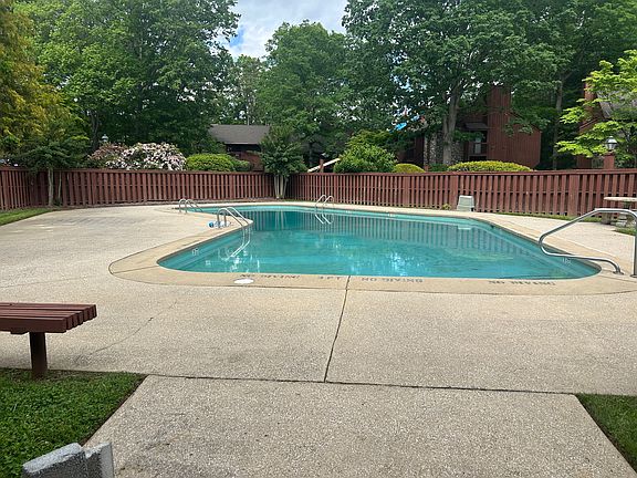 2nd image of 137 Cedar Forest Trl