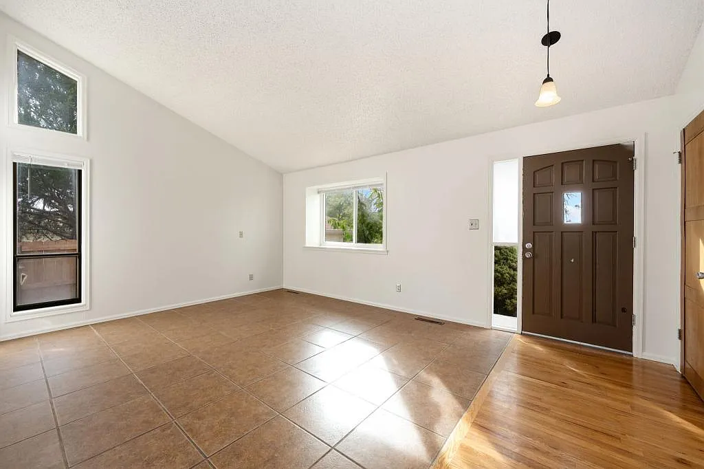 2215 Derby Hill Dr — Photo 2
