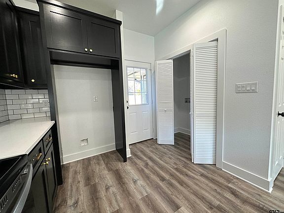 3rd image of 101 W Ross St