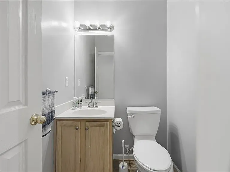 Powder Room (Half Bath 1st Floor)