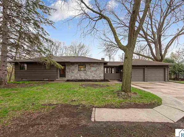 1304 Noretta Dr, North Mankato, MN 56003