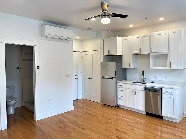 31 Green St #7 — Photo 5