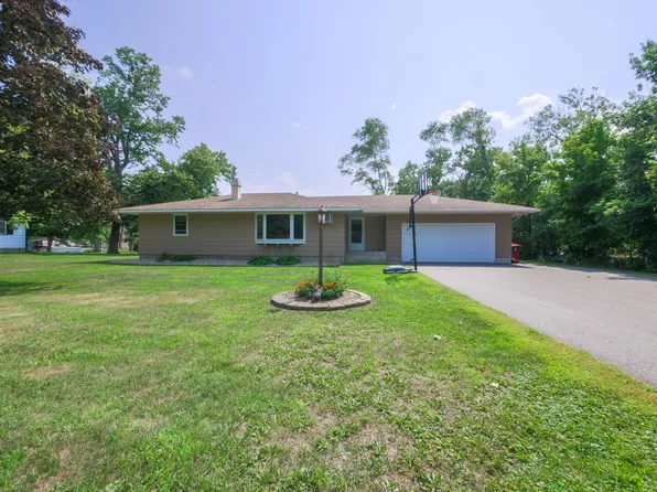 1304 Wallace St NW, Alexandria, MN 56308