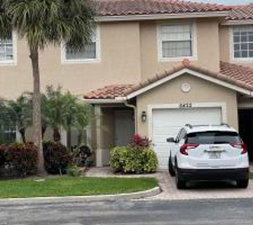 1st image of 6422 Park Lake Cir #6422