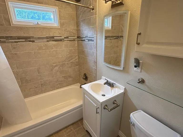 4627 Thorman Ave NE — Photo 14