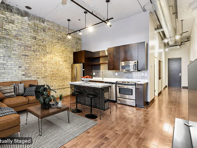 618 Washington Ave N #200 — Photo 2