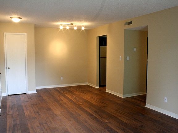 3rd image of 9131 Dunbarton Ct