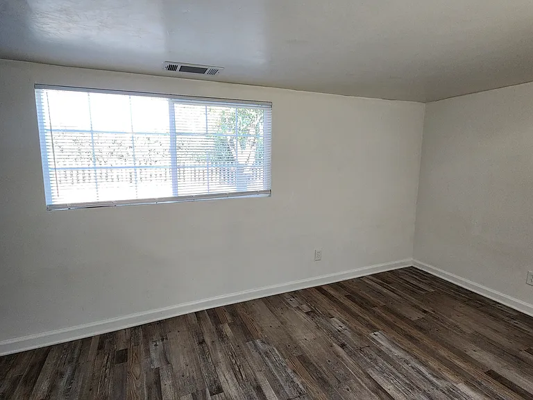 1218 S Watson St — Photo 40