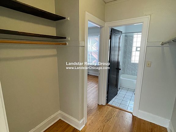 3rd image of 5060 N Wolcott Ave #E2