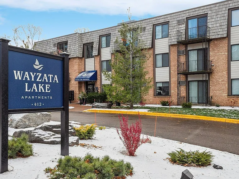 Wayzata Lake Apartments — Photo 17
