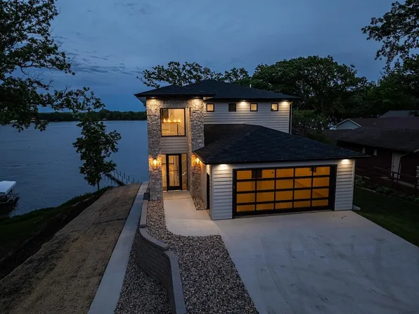 2506 And 2507 Francis Sites Dr, Spirit Lake, IA 51360