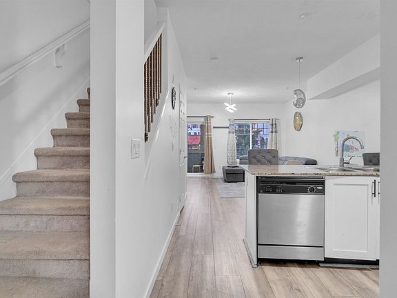 4th image of 13958 108th Ave #210
