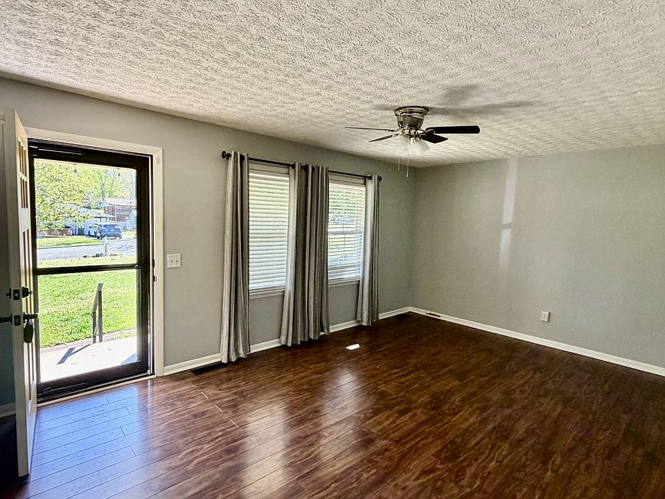 2nd image of 1608 Whippoorwill Dr