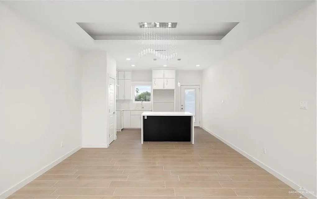 3 bed, 2.0 bath, 1348 sqft, $1,900 — Photo 3