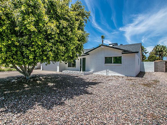 2nd image of 2034 E Fremont Dr